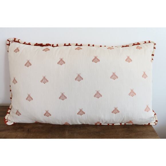 Beautiful Bee 24" Throw Pillow with Contrasting Trim Pottery Barn Down Insert - Picture 2 of 3